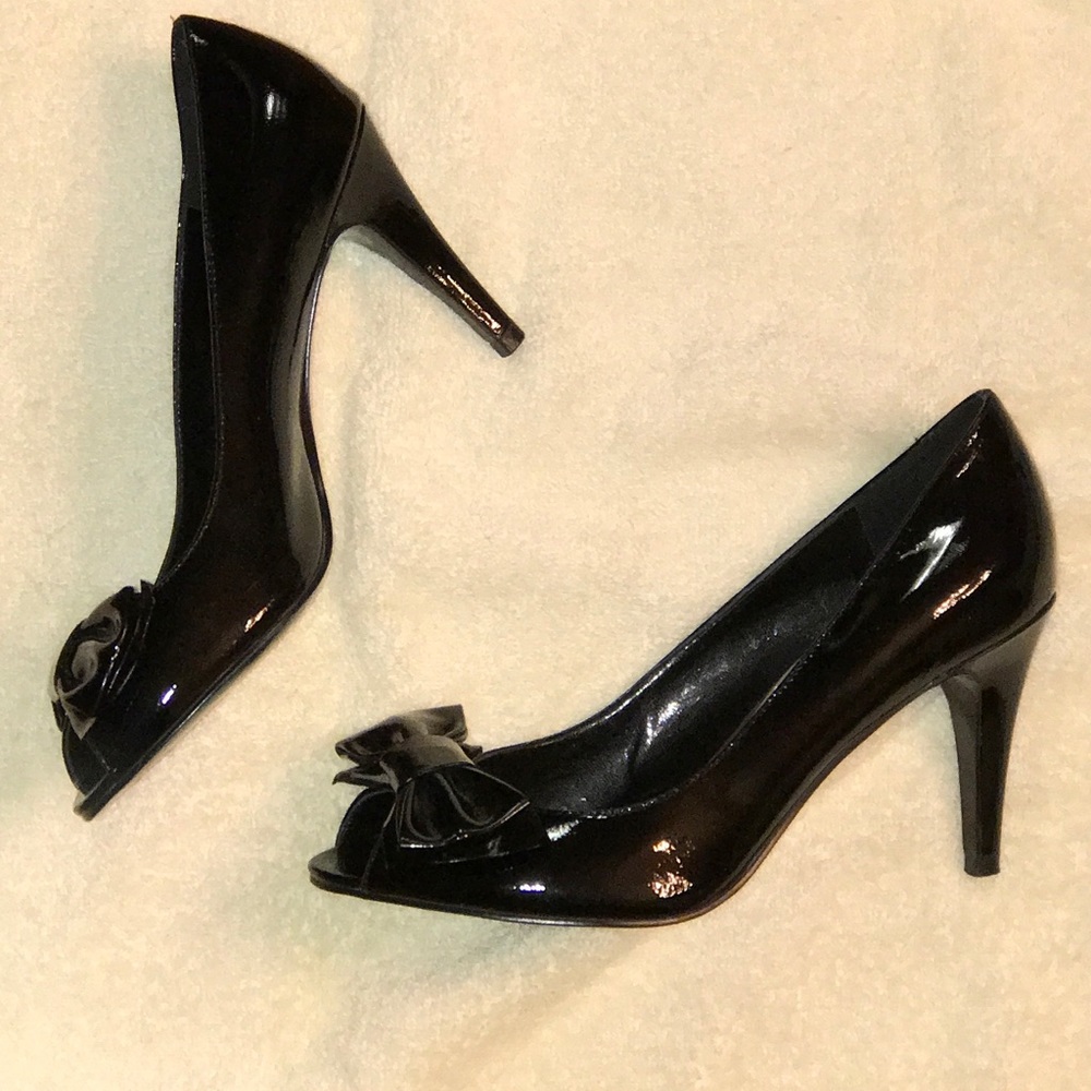 Ann Taylor LOFT opened toed, bow detail heels - Picture 3 of 4